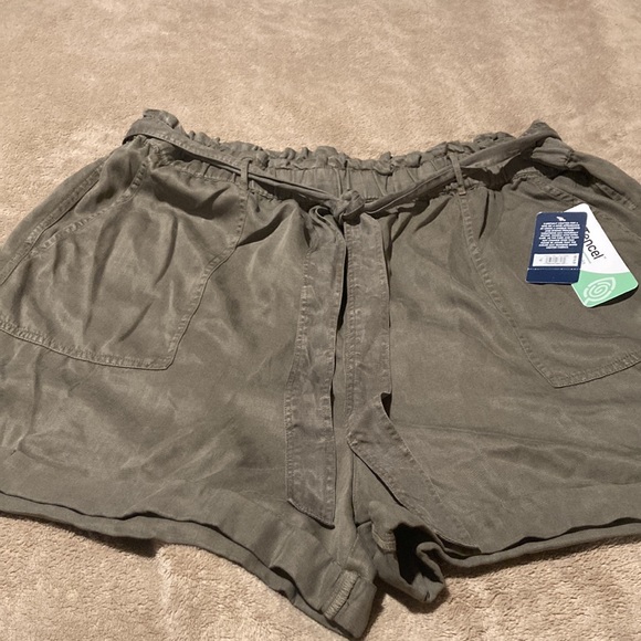 Lucky Brand Paperbag Shorts in Olive - Picture 2 of 8
